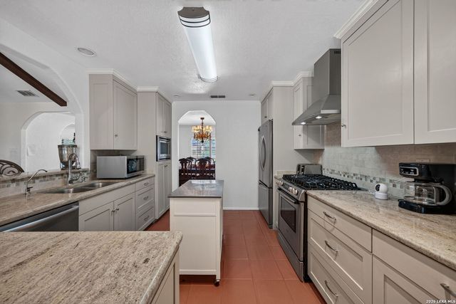 8703 Golden, Windcrest, TX 78239