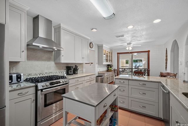 8703 Golden, Windcrest, TX 78239