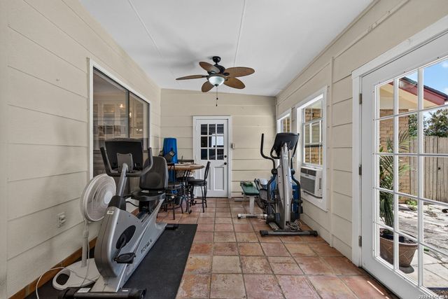 8703 Golden, Windcrest, TX 78239