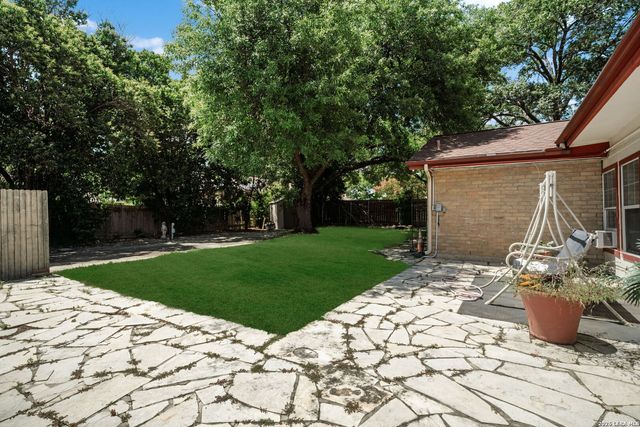 8703 Golden, Windcrest, TX 78239