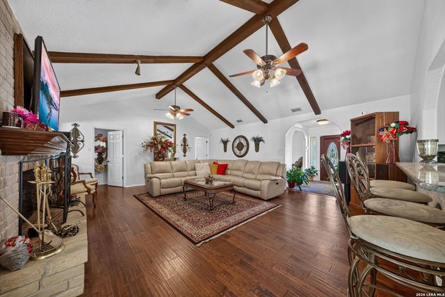 8703 Golden, Windcrest, TX 78239