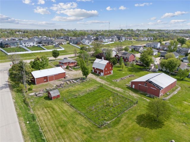 1895 33rd Avenue SW, Cedar Rapids, IA 52404