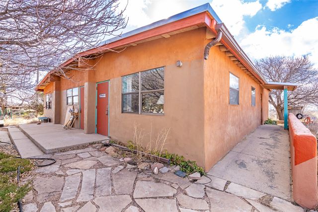 400 Brunn School Road, Santa Fe, NM 87505