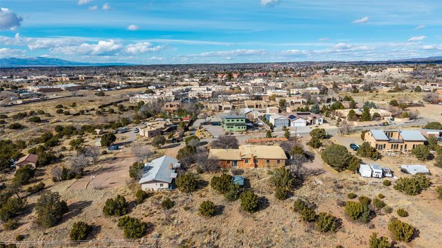 400 Brunn School Road, Santa Fe, NM 87505