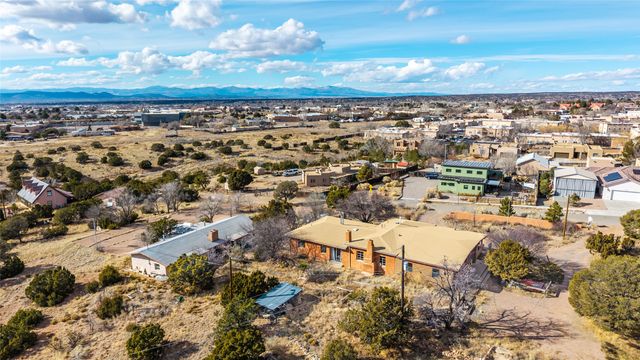 400 Brunn School Road, Santa Fe, NM 87505