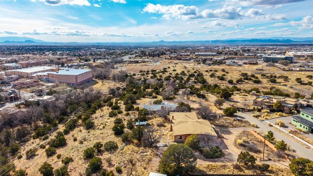 400 Brunn School Road, Santa Fe, NM 87505