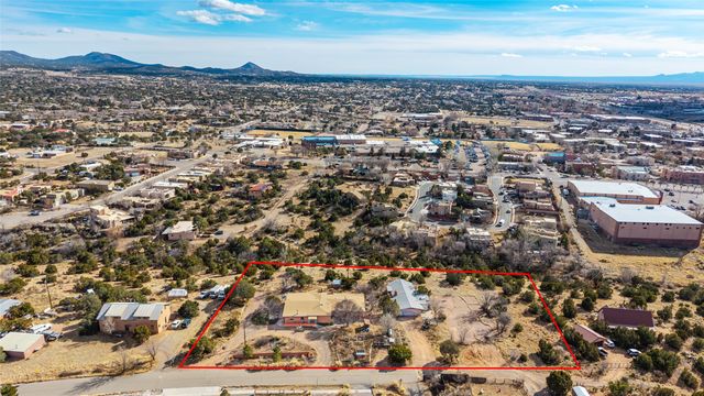 400 Brunn School Road, Santa Fe, NM 87505