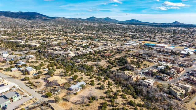 400 Brunn School Road, Santa Fe, NM 87505