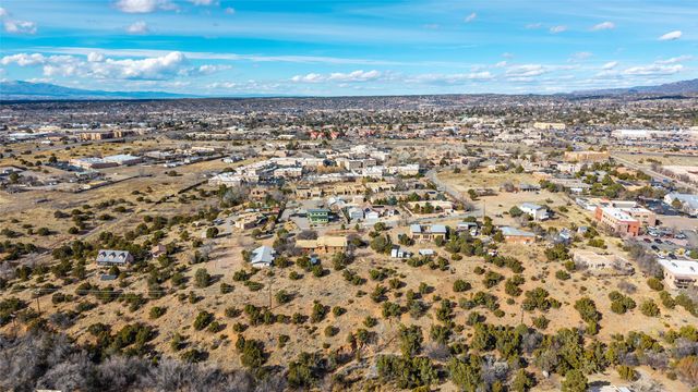 400 Brunn School Road, Santa Fe, NM 87505