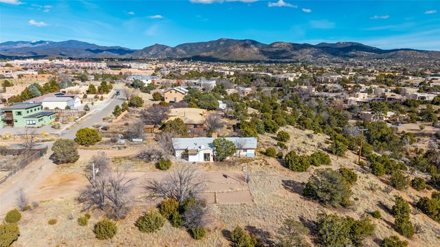 400 Brunn School Road, Santa Fe, NM 87505