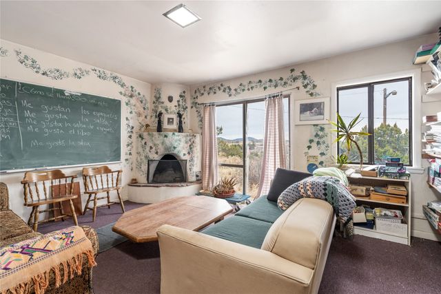 400 Brunn School Road, Santa Fe, NM 87505