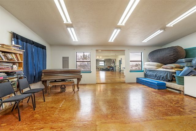 400 Brunn School Road, Santa Fe, NM 87505