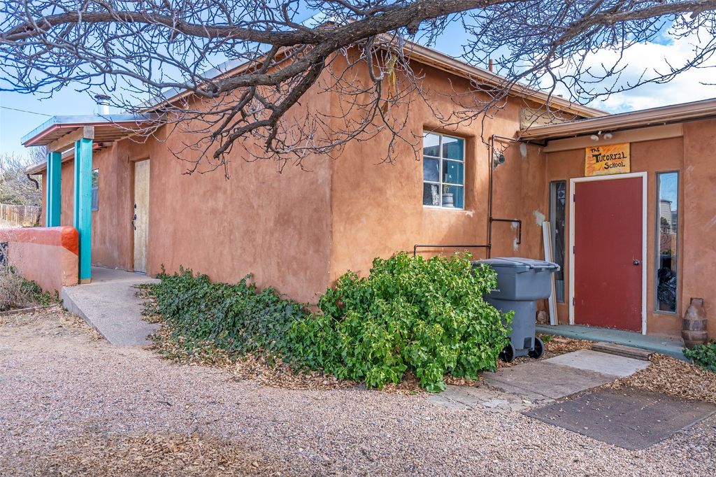 400 Brunn School Road, Santa Fe, NM 87505