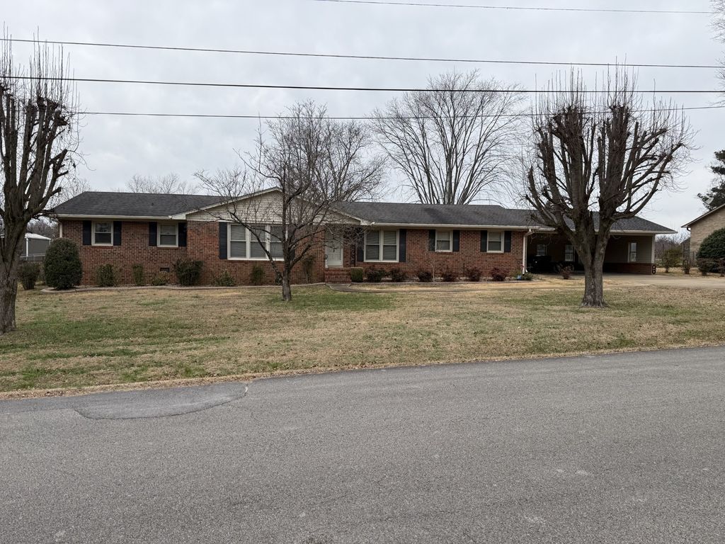 618 Fairlane Dr, Lewisburg, TN 37091