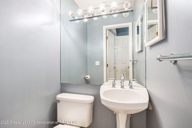 6354 Beechfield Drive 64, Lansing, MI 48911