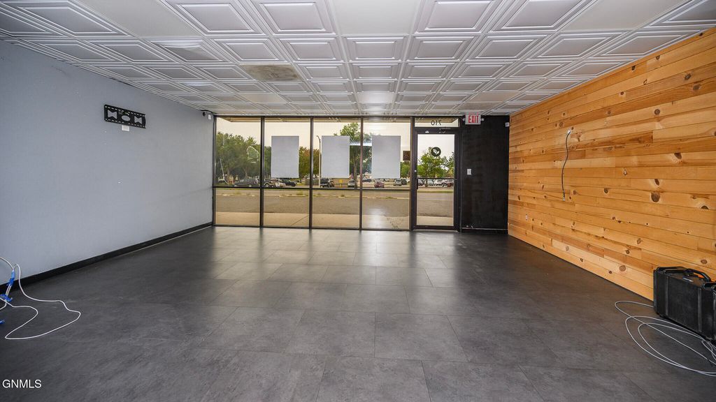 710 E Bowen Avenue, Bismarck, ND 58504 photo 2