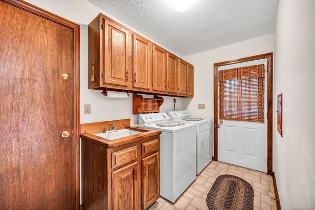 896 Coleman Road, Cheshire, CT 06410