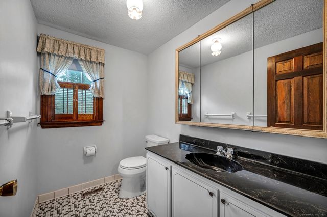 896 Coleman Road, Cheshire, CT 06410