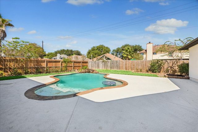 1413 Cottage Cove Court, Seabrook, TX 77586