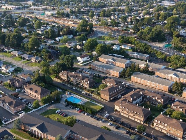 605 Grove St E4, Clifton City, NJ 07013