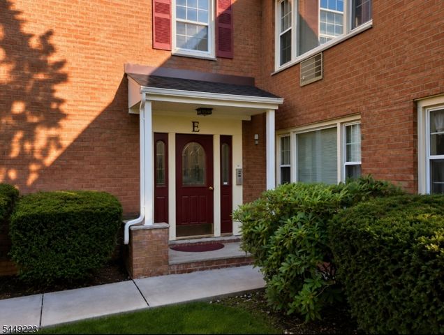 605 Grove St E4, Clifton City, NJ 07013