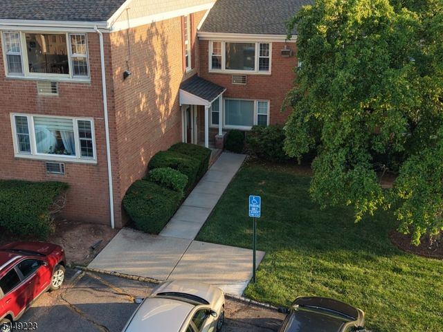 605 Grove St E4, Clifton City, NJ 07013