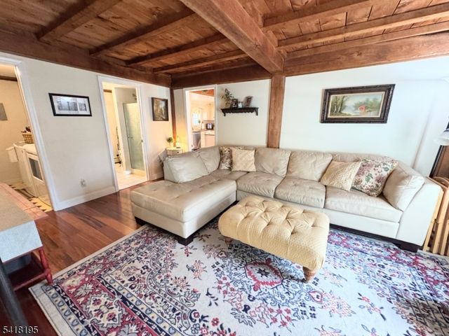 60 Plotts Rd, Hampton Twp., NJ 07860