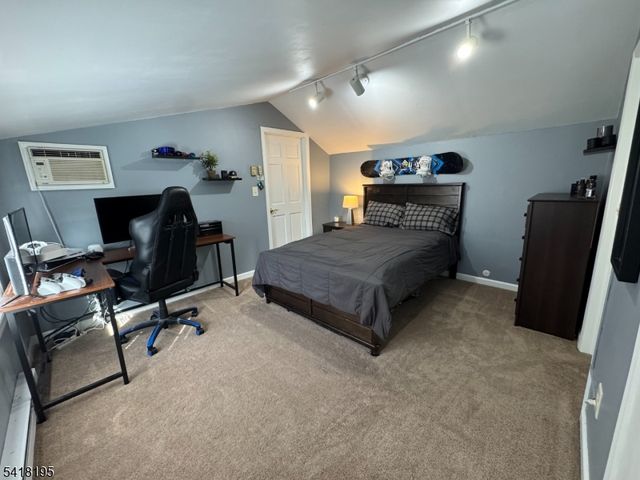 60 Plotts Rd, Hampton Twp., NJ 07860