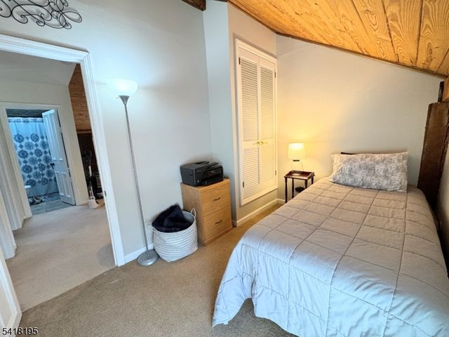 60 Plotts Rd, Hampton Twp., NJ 07860