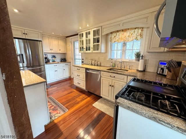 60 Plotts Rd, Hampton Twp., NJ 07860