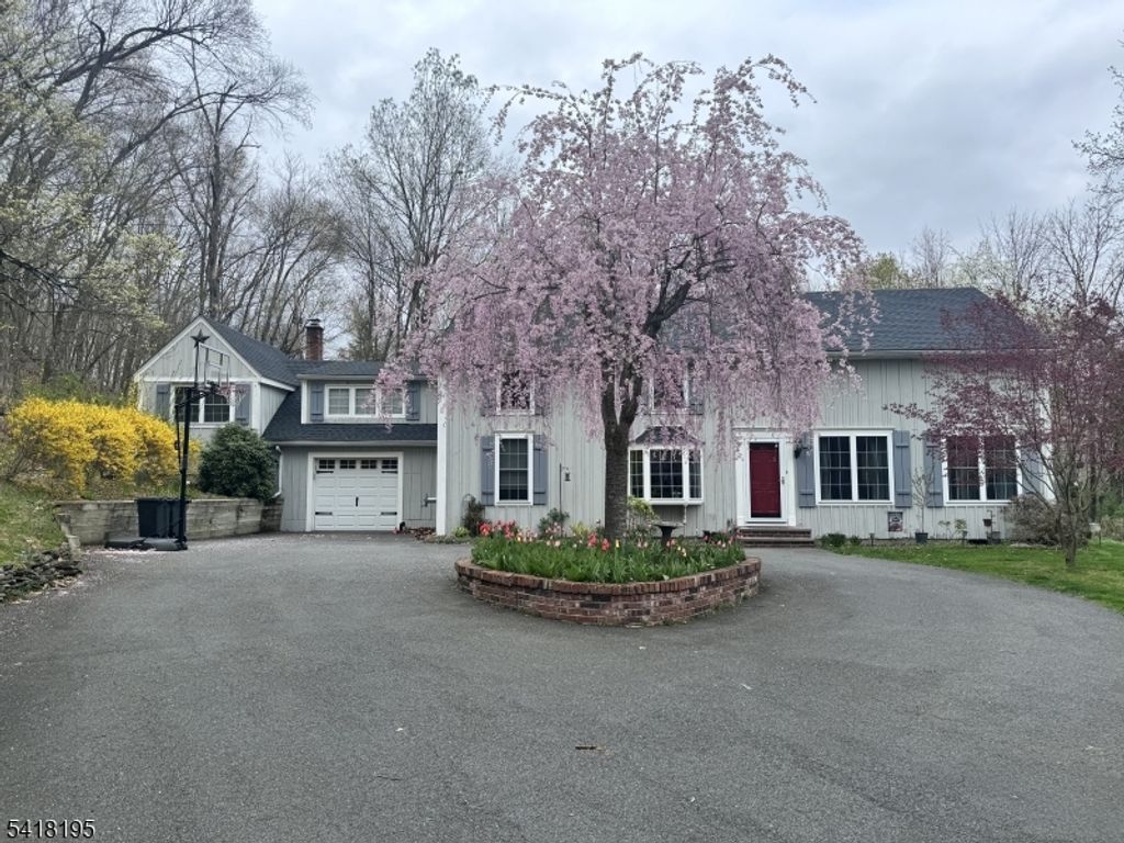 60 Plotts Rd, Hampton Twp., NJ 07860