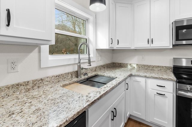 402 Old State Highway 8, Dunlap, TN 37327