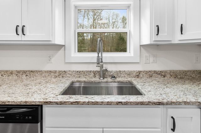 402 Old State Highway 8, Dunlap, TN 37327