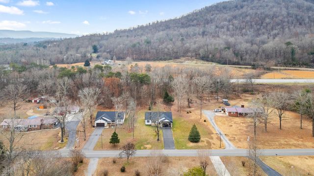 402 Old State Highway 8, Dunlap, TN 37327