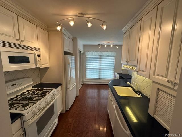 100 Baker Court 36, Island Park, NY 11558