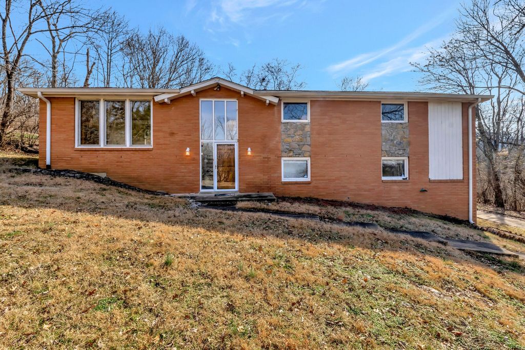 6469 Fleetwood Dr, Nashville, TN 37209