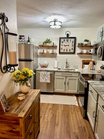 3 Fairfax Ave Unit 333, Derry, NH 03038