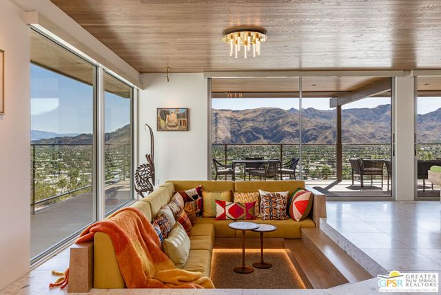 2425 Cahuilla Hills Drive, Palm Springs, CA 92264