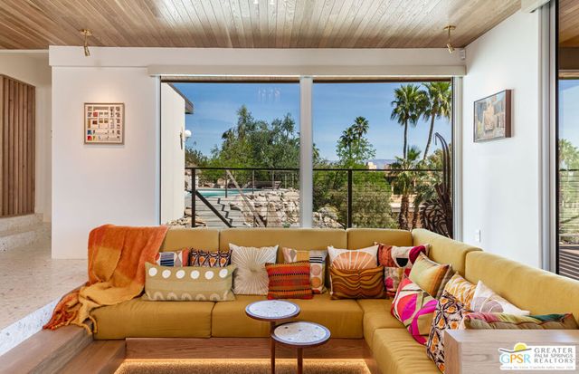 2425 Cahuilla Hills Drive, Palm Springs, CA 92264
