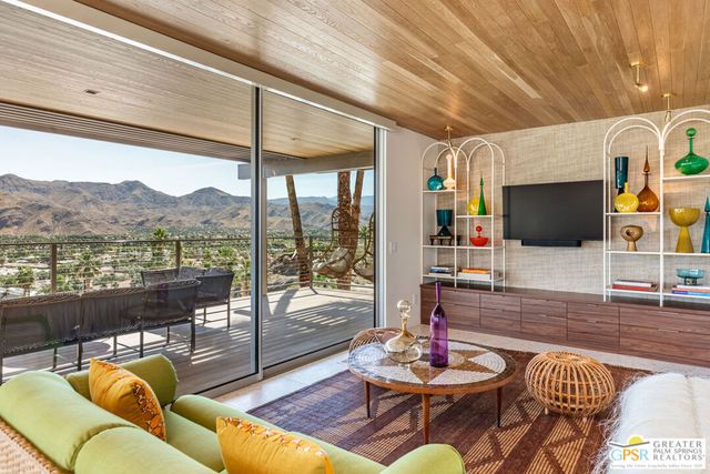 2425 Cahuilla Hills Drive, Palm Springs, CA 92264