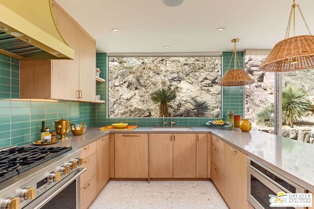 2425 Cahuilla Hills Drive, Palm Springs, CA 92264