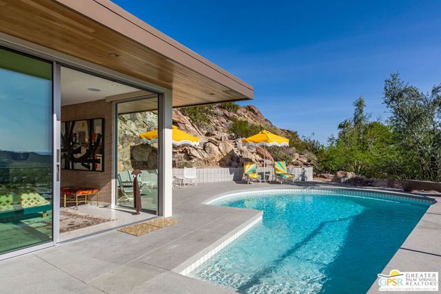 2425 Cahuilla Hills Drive, Palm Springs, CA 92264