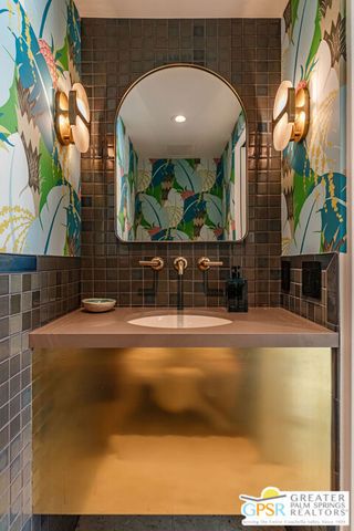 2425 Cahuilla Hills Drive, Palm Springs, CA 92264