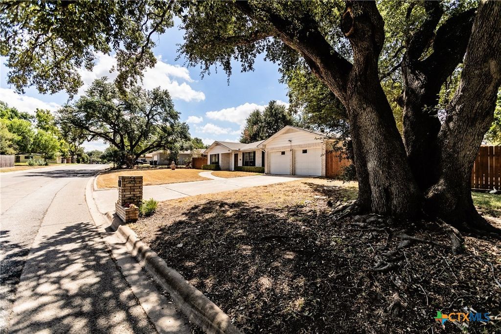 Image 1 of property listing at 3205 Pin Oak Drive, Temple, TX 76502