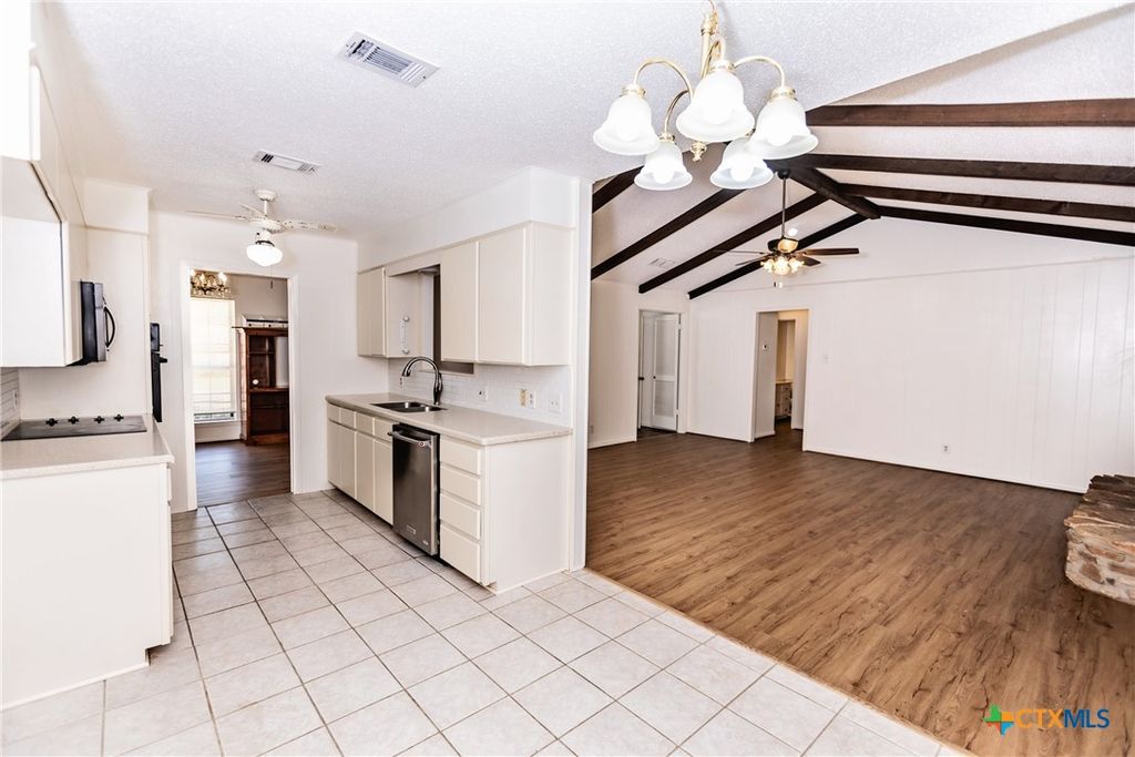 Image 12 of property listing at 3205 Pin Oak Drive, Temple, TX 76502