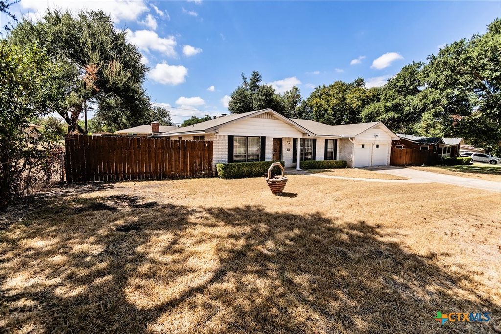 Image 3 of property listing at 3205 Pin Oak Drive, Temple, TX 76502