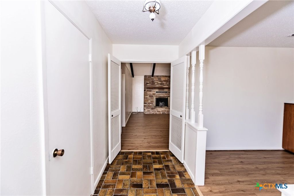 Image 5 of property listing at 3205 Pin Oak Drive, Temple, TX 76502