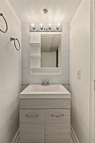 8221 Kingsbrook Road 108, Houston, TX 77024