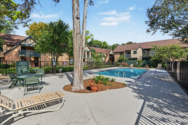 8221 Kingsbrook Road 108, Houston, TX 77024