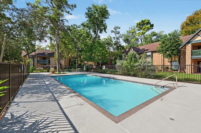 8221 Kingsbrook Road 108, Houston, TX 77024
